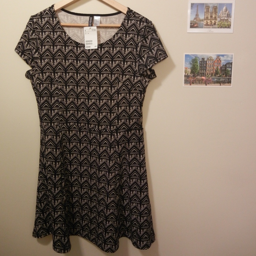 Geometric black and white skater dress